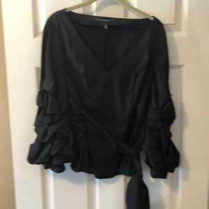 Puffy sleeves with belted tie